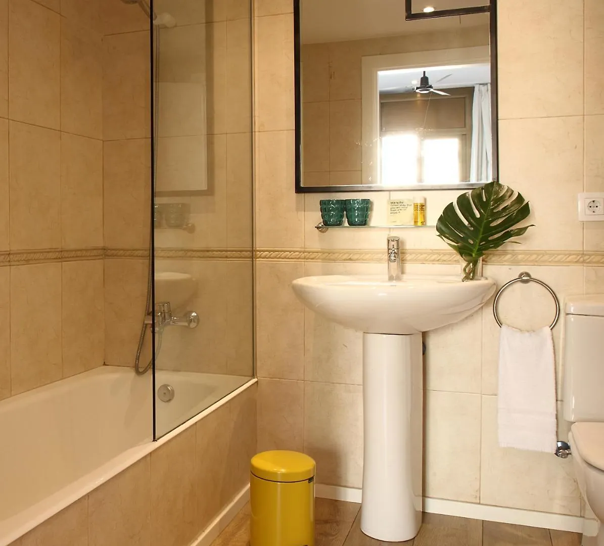 Chic & Basic Lemon Boutique Hotel Barcelona